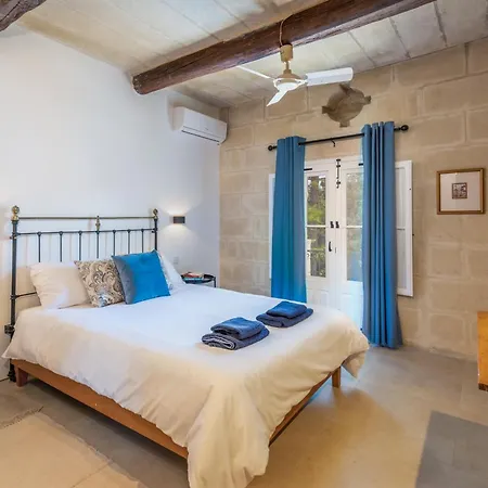 בית נופש Dar Ta' Betta With Private Pool