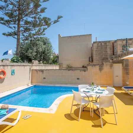 Case de vacanță Dar Ta' Betta With Private Pool Għarb